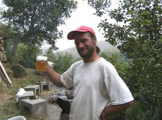 Grnmalz-Experiment (KLICK zum BILDERBOGEN), Workshop-Praxisbericht: Radikalrustikale Bierbrau-Revolution in Ligurien - ohne Mlzerei direkt aus Grnmalz